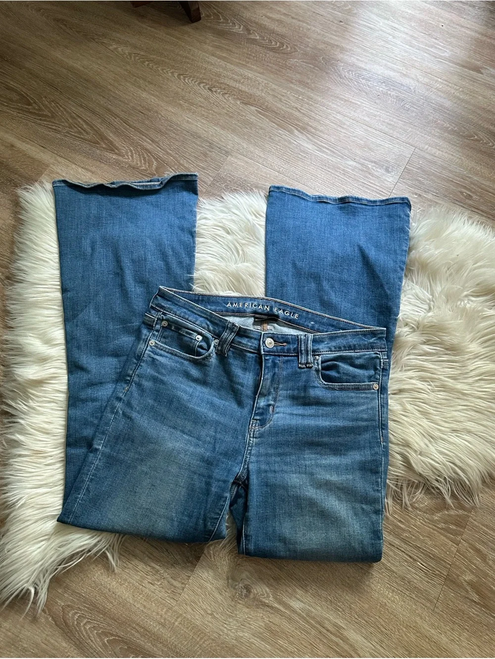 AMERICAN EAGLE Low Rise Flare Jean